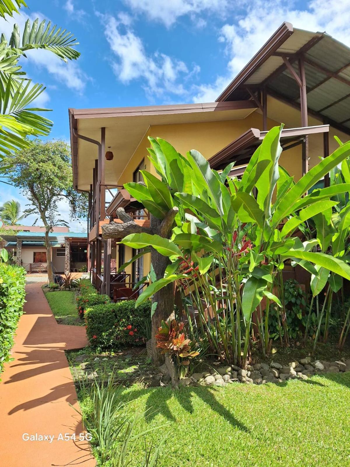 Hotel Iris Arenal La Fortuna 外观 照片
