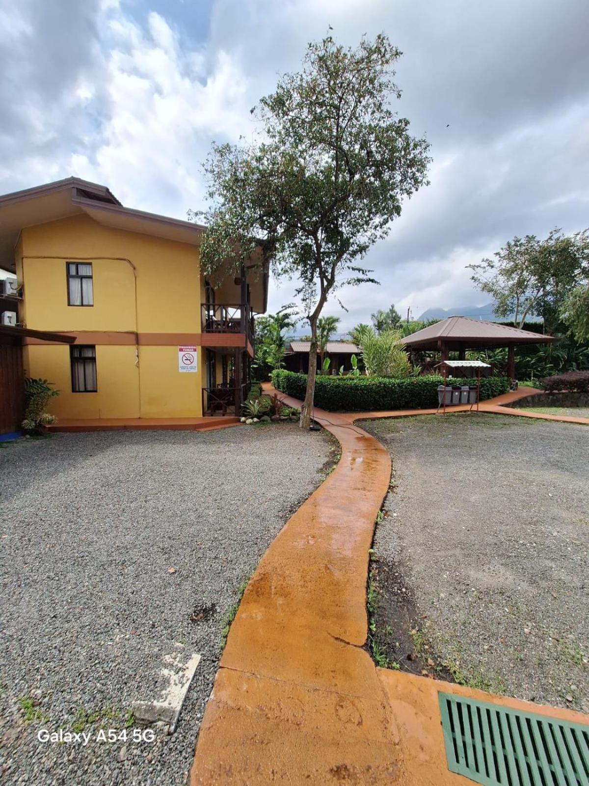 Hotel Iris Arenal La Fortuna 外观 照片