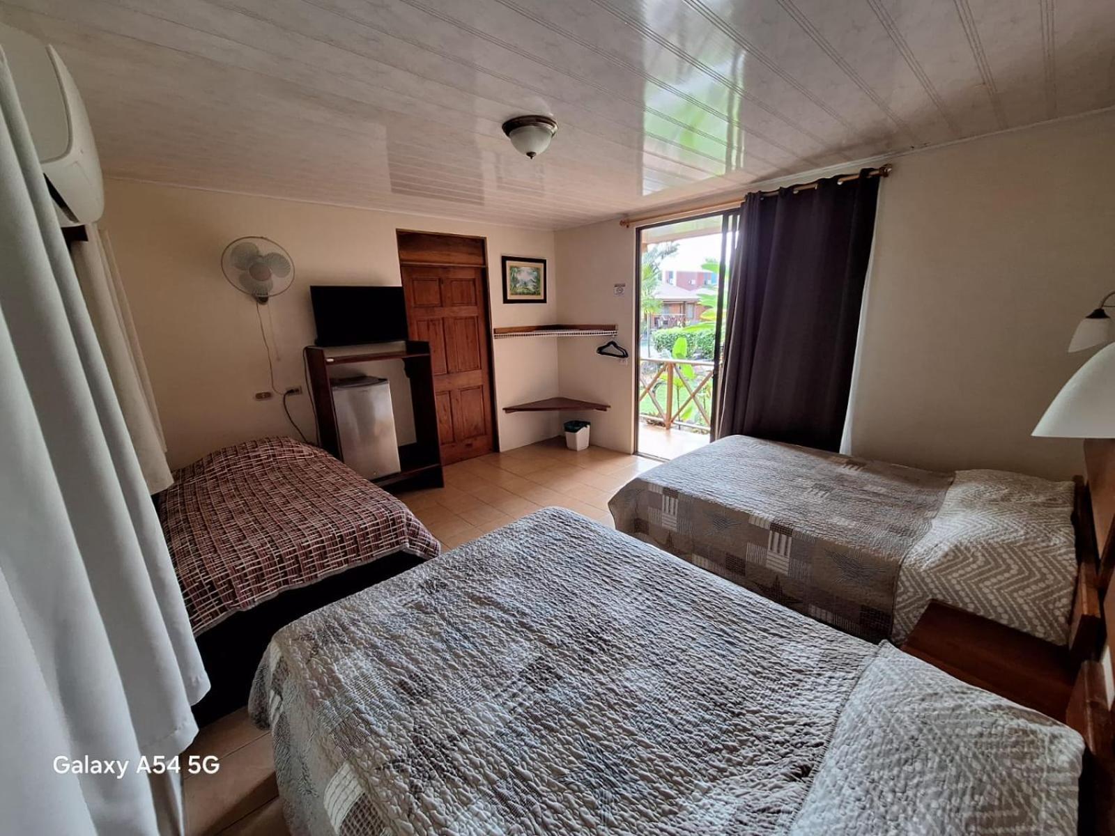Hotel Iris Arenal La Fortuna 外观 照片