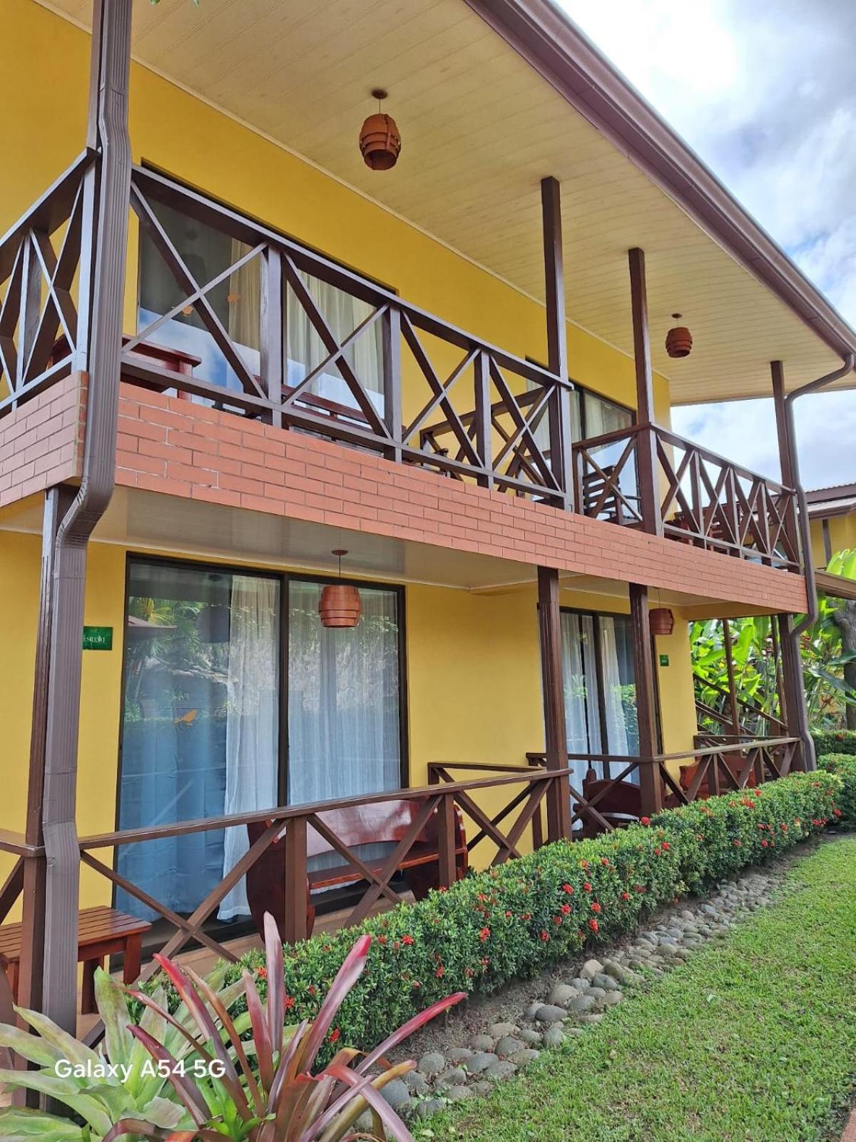 Hotel Iris Arenal La Fortuna 外观 照片