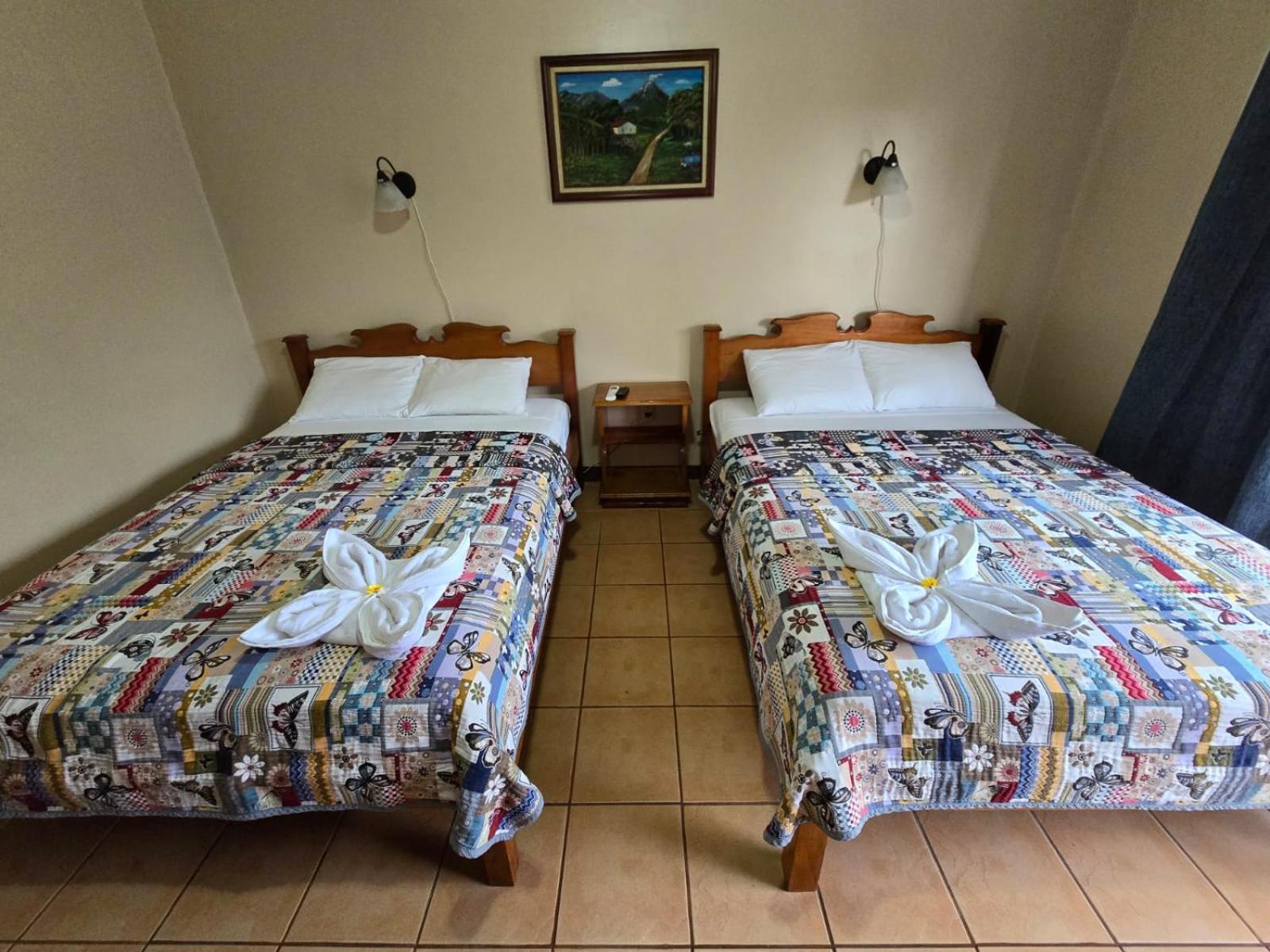 Hotel Iris Arenal La Fortuna 外观 照片
