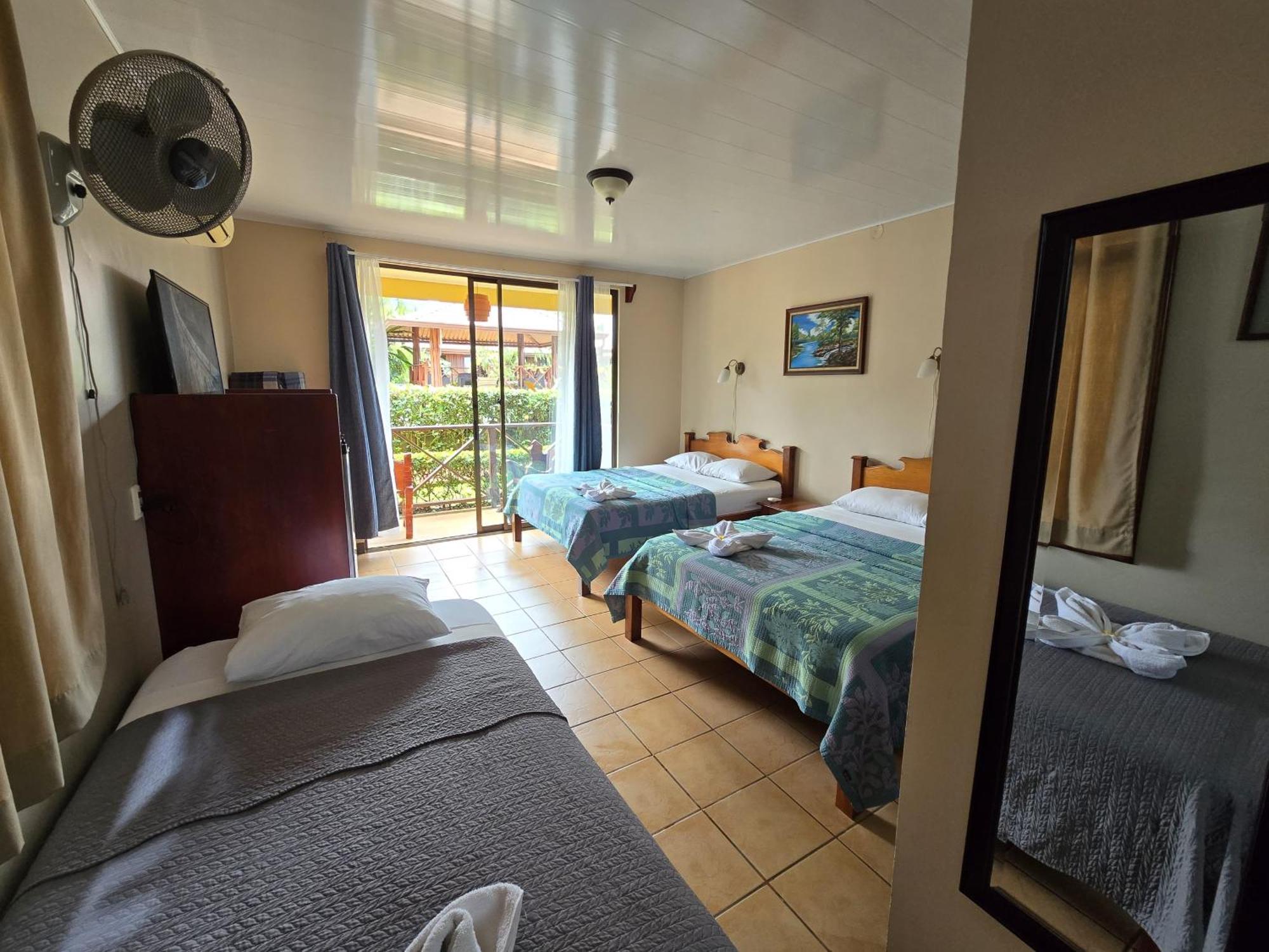 Hotel Iris Arenal La Fortuna 外观 照片