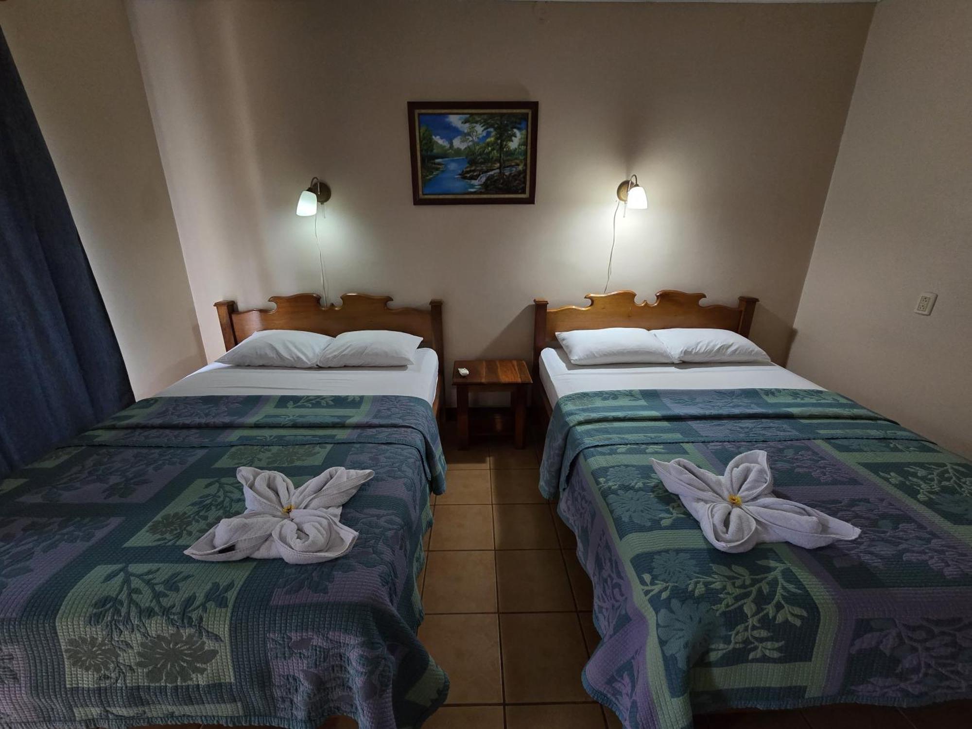 Hotel Iris Arenal La Fortuna 外观 照片
