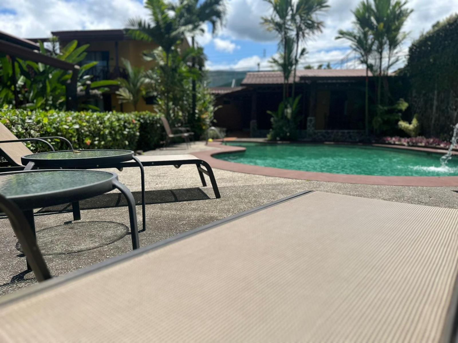 Hotel Iris Arenal La Fortuna 外观 照片