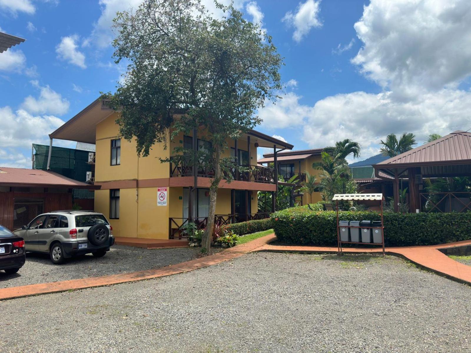 Hotel Iris Arenal La Fortuna 外观 照片