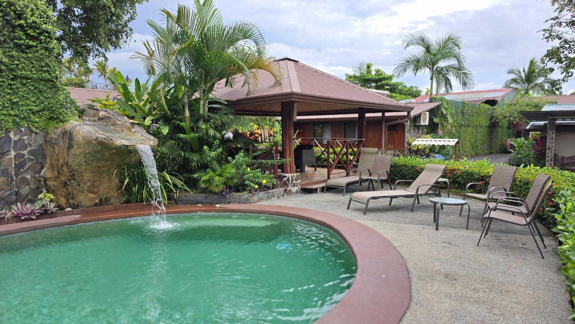Hotel Iris Arenal La Fortuna 外观 照片