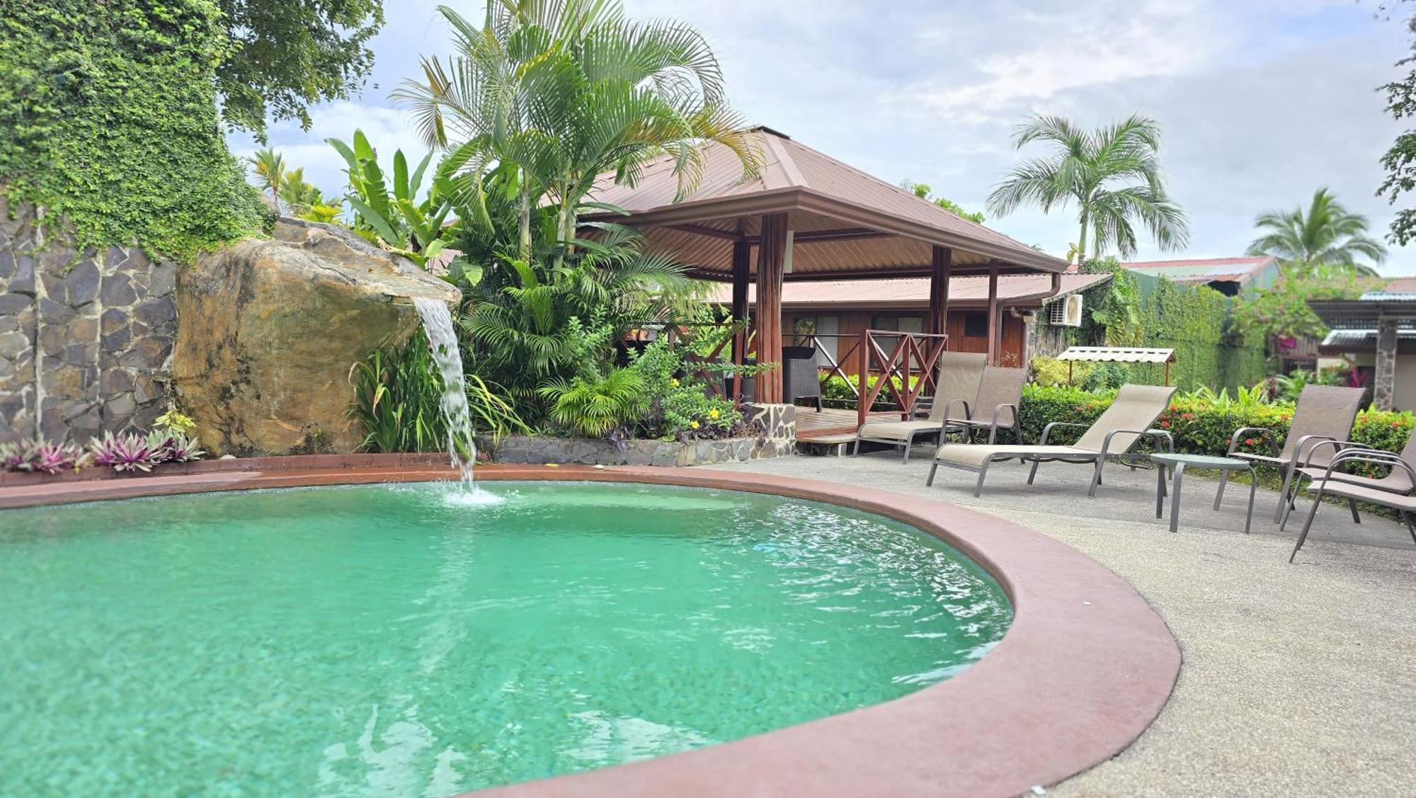 Hotel Iris Arenal La Fortuna 外观 照片